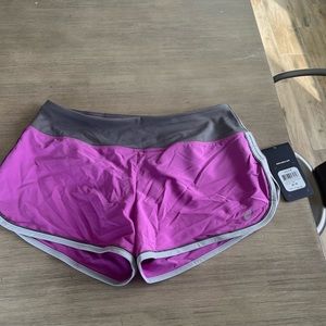 Asics athletic shorts. Seize medium. 2.5 inseam.